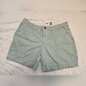 Old Navy size 0 green plaid/checkered shorts